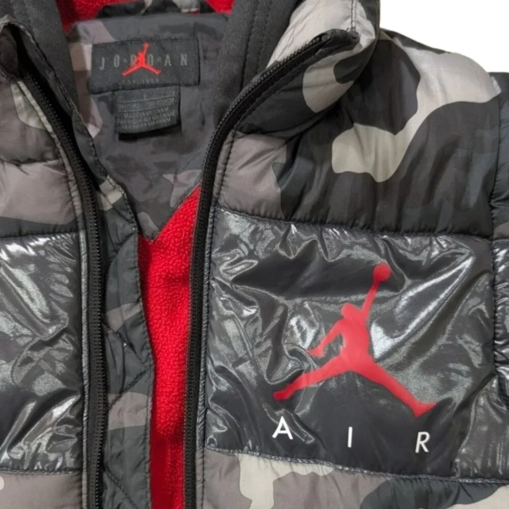 Jordan Youth Small 8-10 Grey Camo Puffer Vest Hoodie Jacket Red Fleece Lined